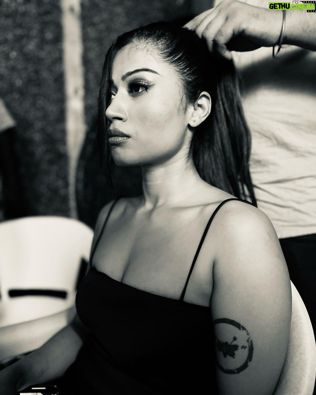 Donna Munshi Instagram - Today. @paulasperiwigplace 📸: @_._naamra_._ . . . . . . . #photoshoot #shootlife #noir #love #modellife