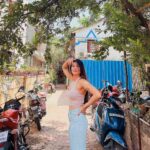 Donna Munshi Instagram – Sunshine express ☀️….
Okay, it’s not all sunshiny right now. But that doesn’t mean it won’t ever be….. if you are hurting, know that I see you and I feel you….. sending you love and light…. Yes you love :) 🤍✨

📸: @rohan._dsouza