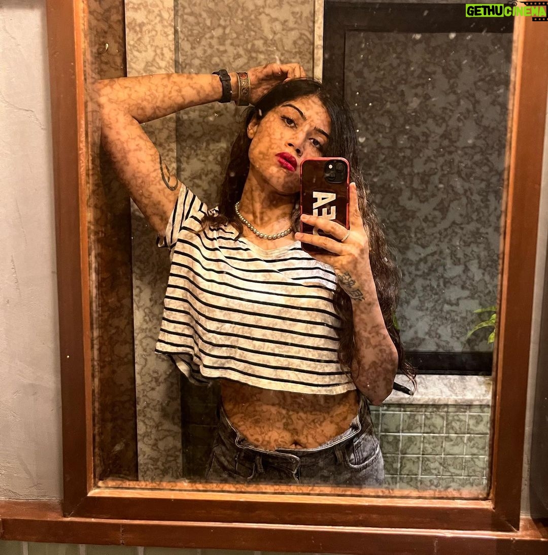 Donna Munshi Instagram - Felt nothing. Might delete everything. The #noedit life…. वांद्रे , मुंबई