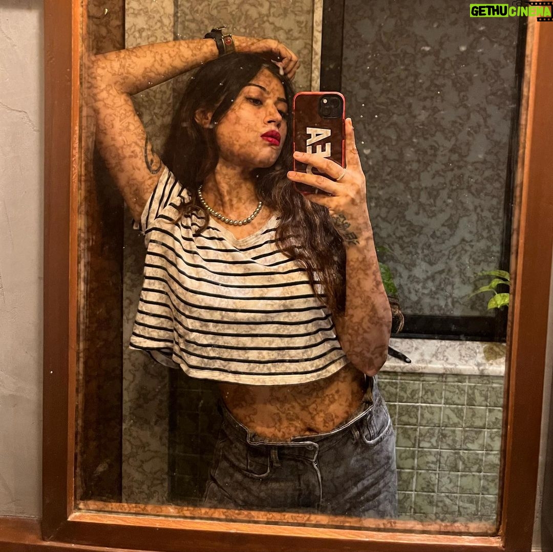Donna Munshi Instagram - Felt nothing. Might delete everything. The #noedit life…. वांद्रे , मुंबई