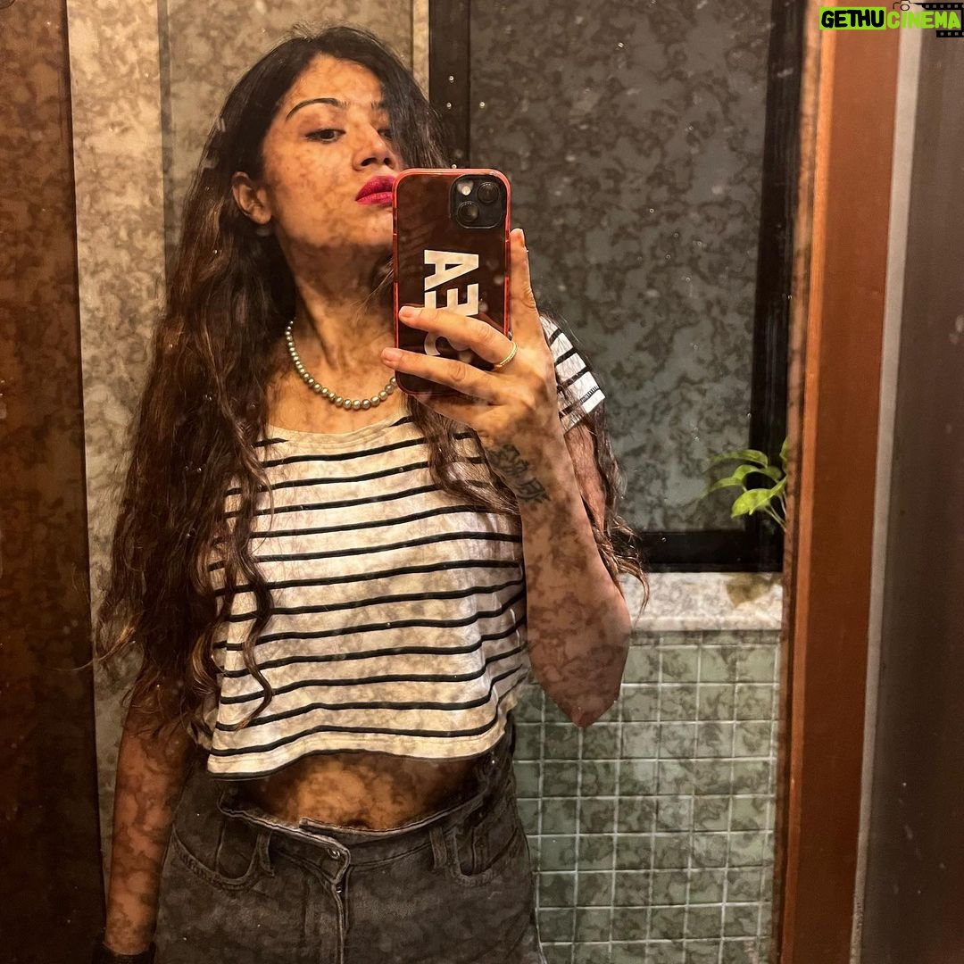 Donna Munshi Instagram - Felt nothing. Might delete everything. The #noedit life…. वांद्रे , मुंबई