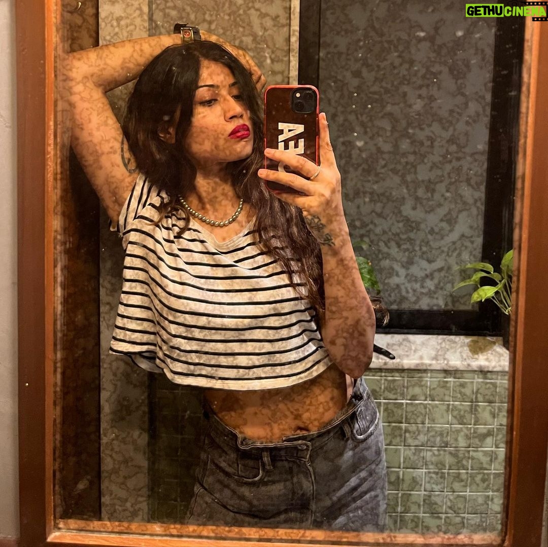 Donna Munshi Instagram - Felt nothing. Might delete everything. The #noedit life…. वांद्रे , मुंबई