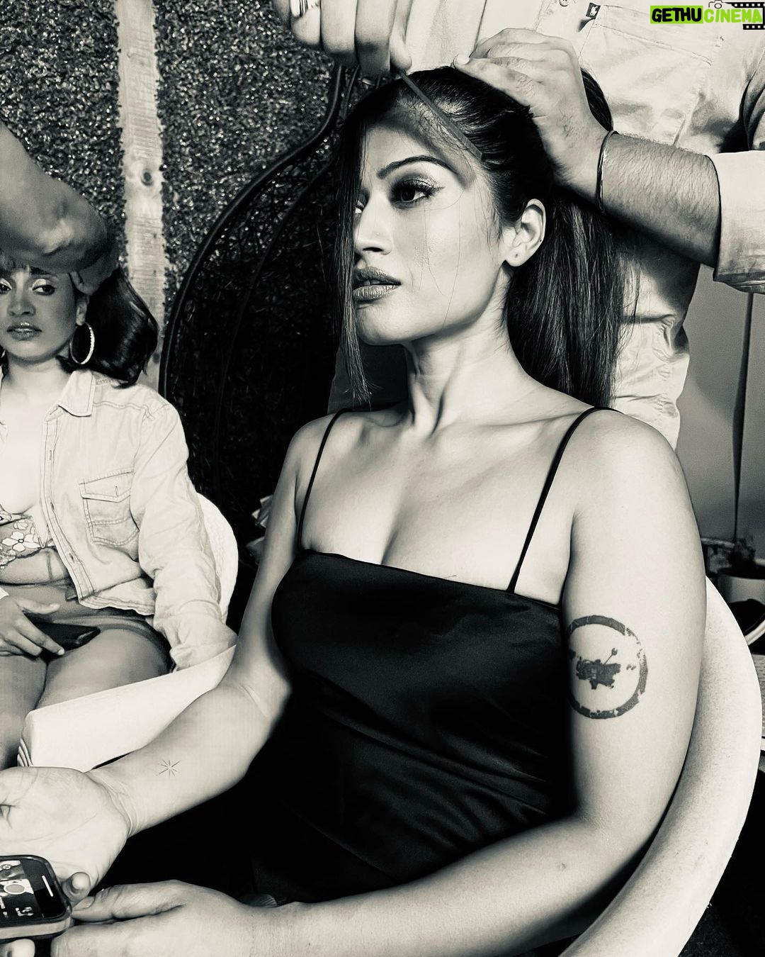 Donna Munshi Instagram - Today. @paulasperiwigplace 📸: @_._naamra_._ . . . . . . . #photoshoot #shootlife #noir #love #modellife