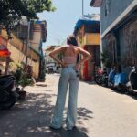 Donna Munshi Instagram – Sunshine express ☀️….
Okay, it’s not all sunshiny right now. But that doesn’t mean it won’t ever be….. if you are hurting, know that I see you and I feel you….. sending you love and light…. Yes you love :) 🤍✨

📸: @rohan._dsouza