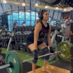 Donna Munshi Instagram - It’s only been a month since I’ve been doing deadlifts regularly after a gap of more than 5 years. 6 months since I once in a while attempted it. 28 accidents, one operation, countless injuries, Clinical depression, PTSD, Anxiety and everything else that has stopped me time and again and again from doing what I truly love. I managed to max at 70 kgs yesterday in one months time. And I’m not stopping. I’m listing all this for myself as for you. To keep implanting this thought as many times as it needs to be that all we need to do is keep going. Come whatever. Our bodies support us so beautifully when we ask it to, I can’t emphasise enough on it. Despite everything that I have faced physically and mentally, my body has supported me constantly and I can never describe it in words what I feel regarding it. Don’t stop. Not now. Not ever. 📸: self and Viraj. #fitness #deadlift #gymrat #mentalhealth #weightlifting #strongwomen #womenwholift #gymgirl