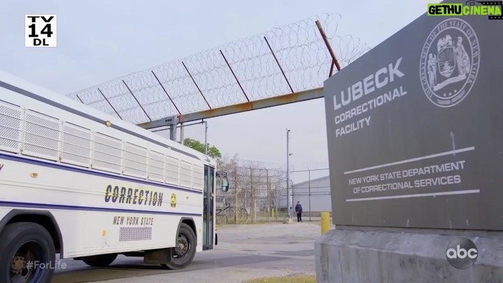Dorian Missick Instagram - It just got even realer at Bellmore Prison. @50cent shows up you can guess some shit’s going down. @forlifeabc Tuesday 10pm/9pm central. #GetTheStrap #NiceWithMyHands @lb4lbboxing #MyRunningGameNiceToo đŸ˜‚