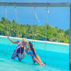 Dorian Missick Instagram - The • Missicks •in• #Maldives #christmas2019 @anantaraveli #WeLookLikeWeCanSing #WeCannot #HummingGameStrongTho