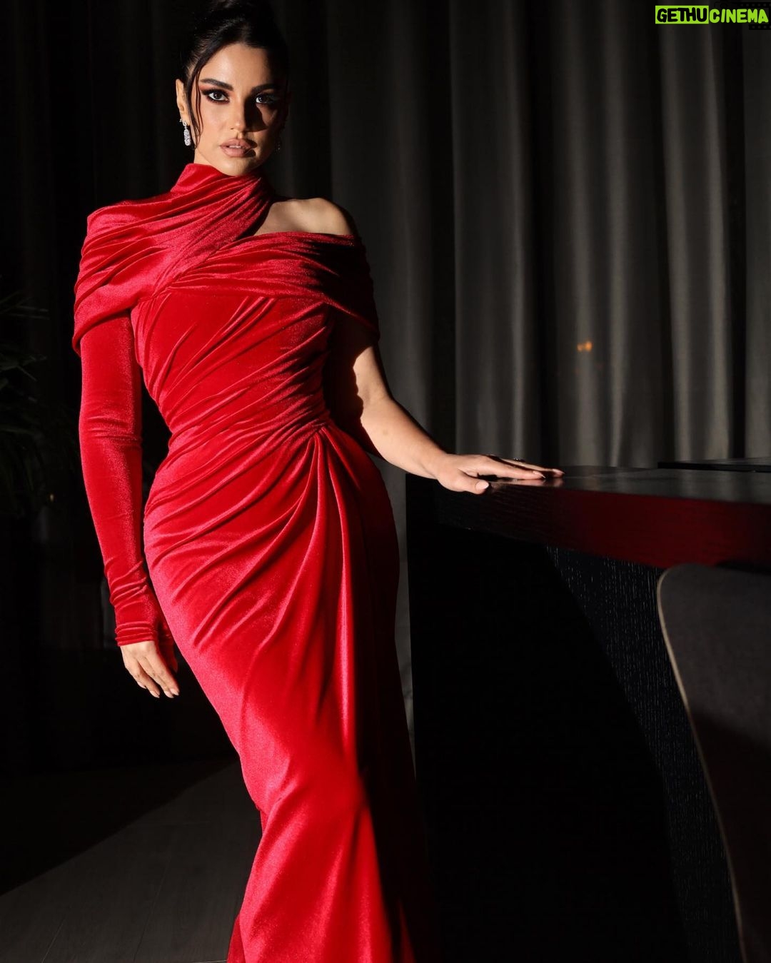 Dorra Instagram - ♥️ Thank you @joyawards.official #saudiarabia for having me, @turkialalshik And @antoinekarehcouture @mouawad @massimo.guala @monagamalofficial @charlottetilbury for my look 🌹 📸 @soma_photography19 Riyadh, Saudi Arabia