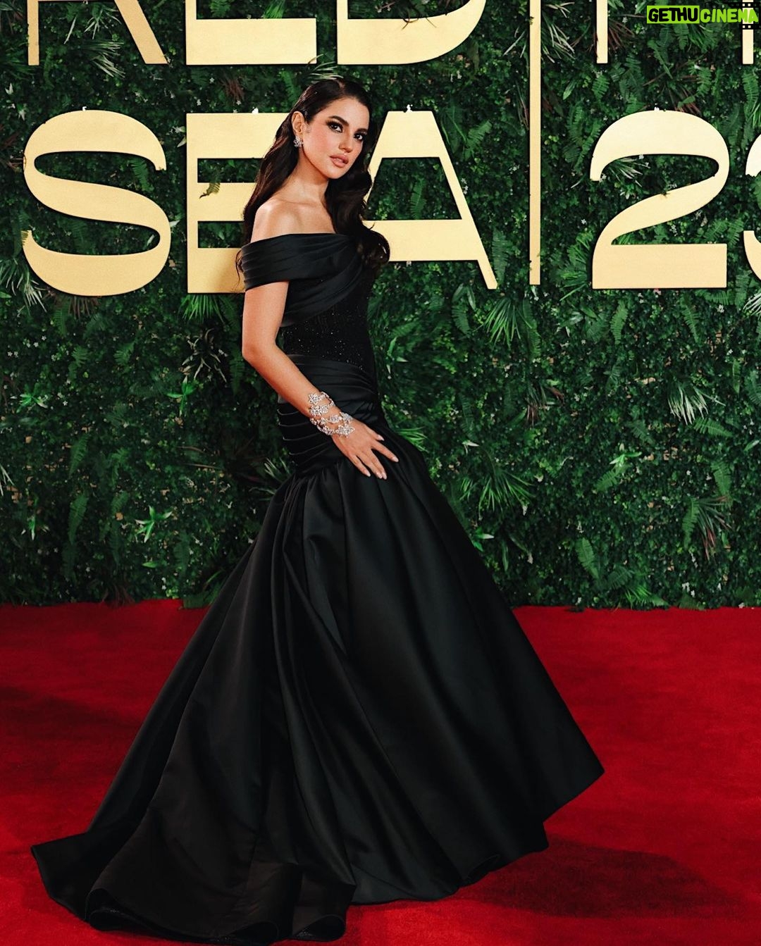 Dorra Instagram - From the #redseainternationalfilmfestival Closing Ceremony أسعدني فوز الفيلم الفلسطيني الرائع "الأستاذ " بجائزة لجنة التحكيم الخاصة وجائزة أفضل ممثل للممثل الفلسطيني صالح البكري 🇵🇸 فلسطين دائما في القلب Thank you @redseafilm and @moalturki for having me Jeddah, Saudi Arabia