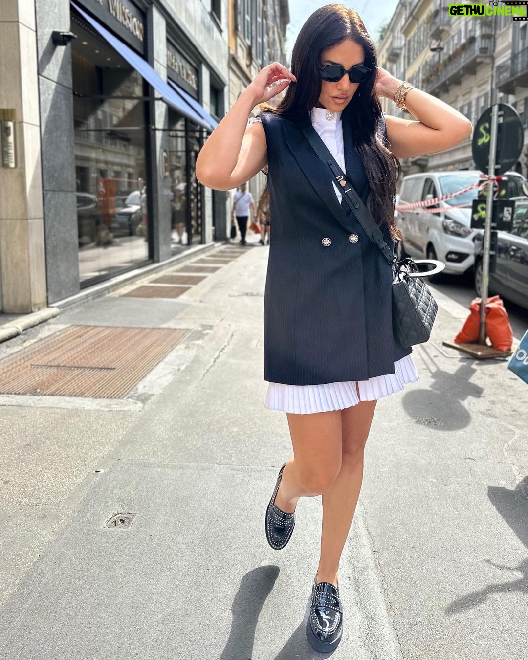 Dorra Instagram - 🫶 There is not one path. There is not even the right path. There is only your path. Italy