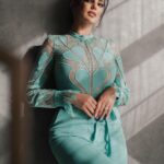 Dorra Instagram - Shout out to everyone who is still trying to be an open hearted and kind person even while having to process a lot of heavy things.. Wearing @eliesaabworld Stylist @mohamedashraff 📸 @karimmedhat Makeup @monagamalofficial 🤍 Hairstyle @amir_hagob @chezrichard