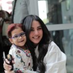 Dorra Instagram - قضيت أوقات جميلة بمشاعر حب حقيقية متبادلة مع أطفال مستشفى 57357 أثناء زيارتي الثالثة لهم وهذه المرة كان التركيز على ال art therapy لان الجانب النفسي والفني مهم أثناء العلاج للترفيه وايضا التعبير عن أنفسهم، دعمنا ليهم بكل الطرق لازم يستمر لشفاءهم وإسعادهم 💕🙏 The Fun Part with Children’s Cancer Hospital #Egypt @57357hospital Much support and love ❤️ #cancer #children #hospital #dorra