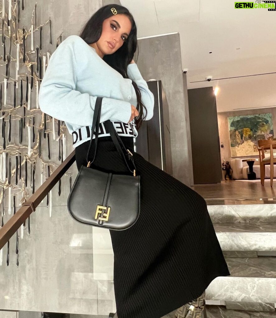Dorra Instagram - When you know your worth, no one can make you feel worthless 🖤 @fendi #fendi
