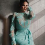 Dorra Instagram - Shout out to everyone who is still trying to be an open hearted and kind person even while having to process a lot of heavy things.. Wearing @eliesaabworld Stylist @mohamedashraff 📸 @karimmedhat Makeup @monagamalofficial 🤍 Hairstyle @amir_hagob @chezrichard