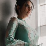 Dorra Instagram - Shout out to everyone who is still trying to be an open hearted and kind person even while having to process a lot of heavy things.. Wearing @eliesaabworld Stylist @mohamedashraff 📸 @karimmedhat Makeup @monagamalofficial 🤍 Hairstyle @amir_hagob @chezrichard