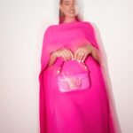 Dorra Instagram - 💕 Rose indien @maisonvalentino vibes #barbie #valentinogaravani #rockstud