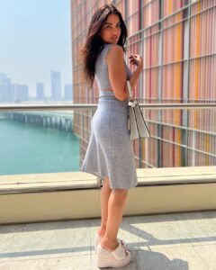 Dorra Instagram - ℍ𝕠𝕡𝕖 𝕚𝕤 𝕥𝕙𝕖 𝕠𝕟𝕝𝕪 𝕥𝕙𝕚𝕟𝕘 𝕤𝕥𝕣𝕠𝕟𝕘𝕖𝕣 𝕥𝕙𝕒𝕟 𝕗𝕖𝕒𝕣.. ☀️ From my quick visit to #AbuDhabi wearing @fendi #totallook Four Seasons Hotel Abu Dhabi at Al Maryah Island