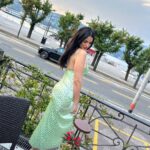 Dorra Instagram - Life is too short to spend it in negativity.. Try to enjoy little things in life.. #photodump #lakecomo #promenade 🌸 Lago di Como,Italia