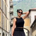 Dorra Instagram - Life is too short to spend it in negativity.. Try to enjoy little things in life.. #photodump #lakecomo #promenade 🌸 Lago di Como,Italia