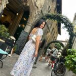 Dorra Instagram - Life is too short to spend it in negativity.. Try to enjoy little things in life.. #photodump #lakecomo #promenade 🌸 Lago di Como,Italia