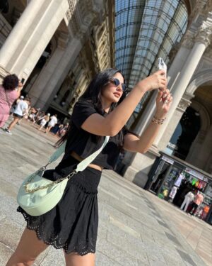 Dorra Instagram - Milano vibes 😎💙 guess what’s next?

#streetstyle 
#dorra #mystyle
