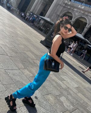 Dorra Instagram - Milano vibes 😎💙 guess what’s next?

#streetstyle 
#dorra #mystyle