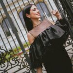 Dorra Instagram - Style is always in fashion.. Attending @ramialaliofficial Couture Show #coutureweek #parisfashionweek wearing one of his designs 🖤 Paris, France