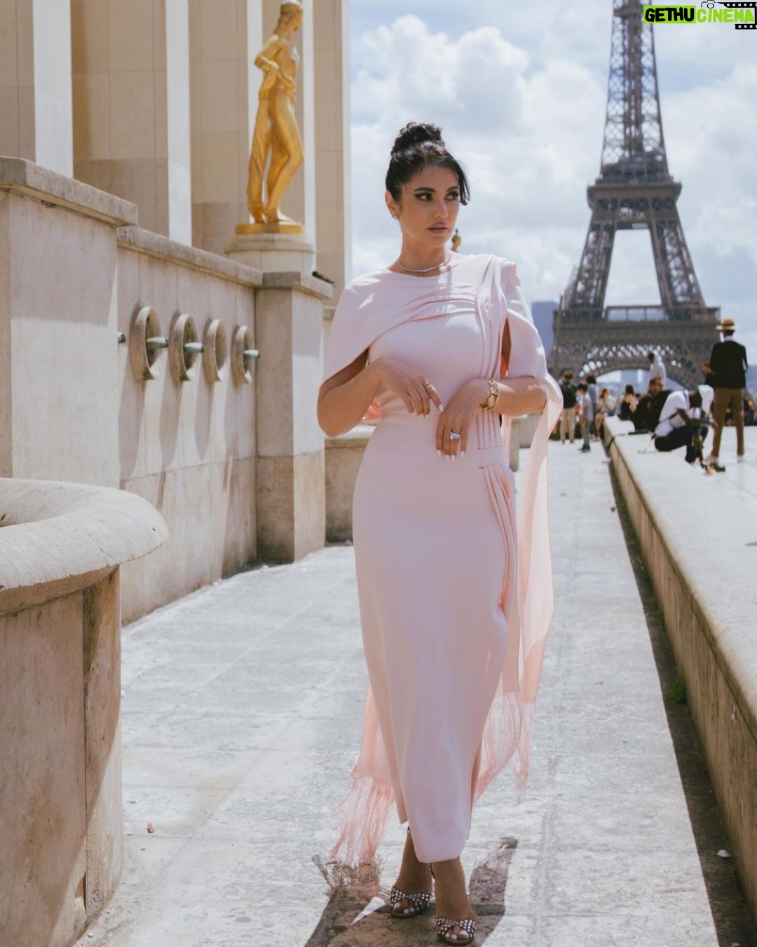 Dorra Instagram - 🌸 Attending @georgeshobeika #CoutureShow during #ParisFashionWeek #ParisCoutureFashionWeek #pfw #coutureweek #Dorra #DorraZarrouk Dress @georgeshobeika Stylist @youmnamoustafa Makeup @ismaelblancomakeup Hairstylist @rafilotoma 📸 @anumphotography Palais de Chaillot - Paris