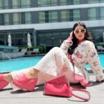 Dorra Instagram - 🍀💦🥥 #FendiSummer #DorraZarrouk @fendi #zodiacprint @mrkimjones @silviaventurinifendi @delfinadelettrez @youmnamoustafa Marriott Marquis Bangkok Queen's Park