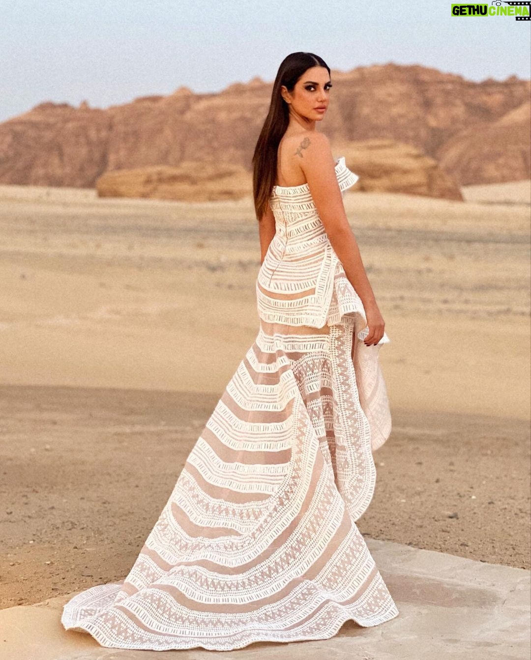 Dorra Instagram - Throwback to those unpublished beautiful shots in this magic place Alula wearing a dress by @maisonyeya Styled by my dear @youmnamoustafa Makeup @monagamalofficial 🤍 #boho chic #boho #style #icon #cinematic #beauty #artistic #dorra #DorraZarrouk AlUla, Saudi Arabia