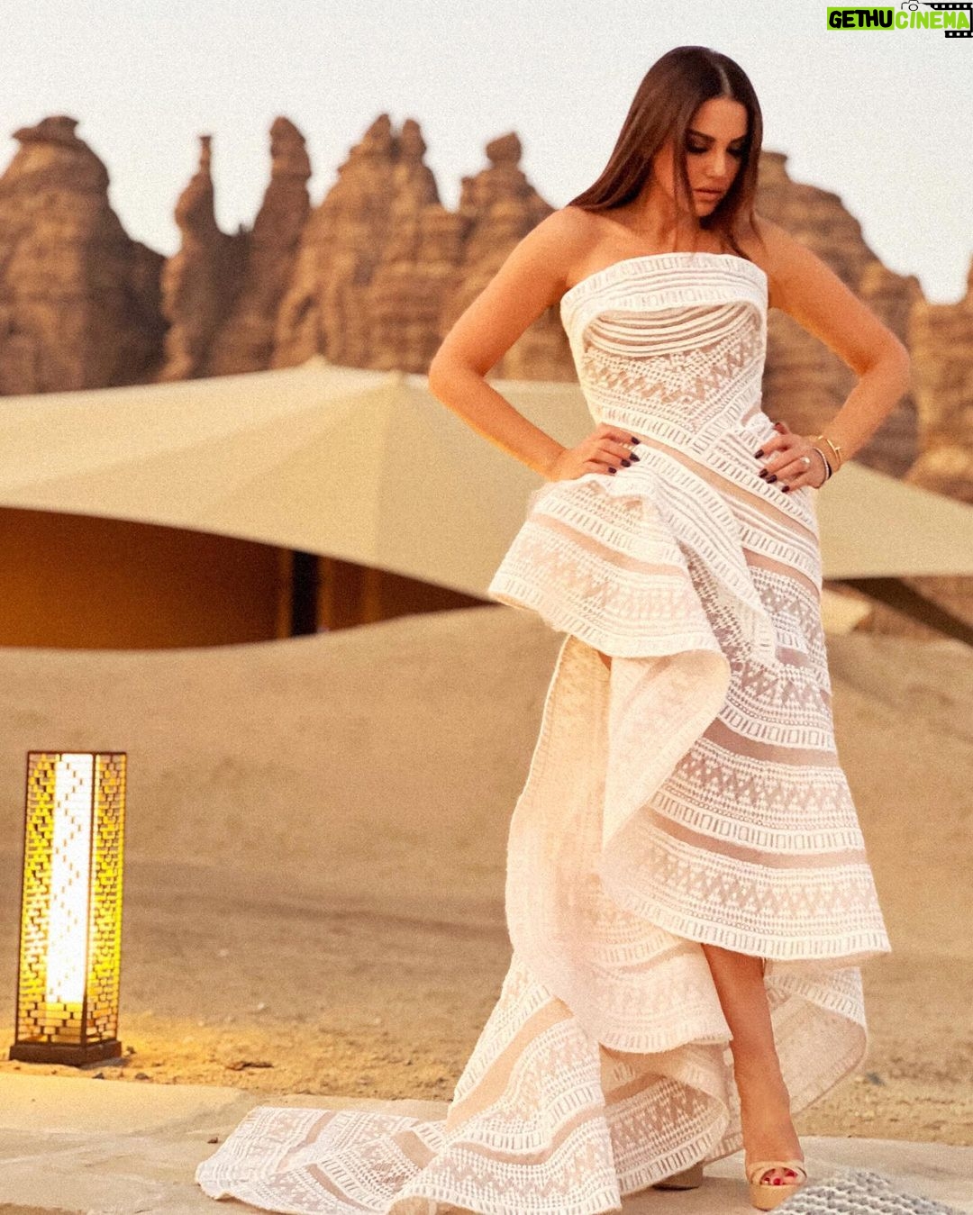Dorra Instagram - Throwback to those unpublished beautiful shots in this magic place Alula wearing a dress by @maisonyeya Styled by my dear @youmnamoustafa Makeup @monagamalofficial 🤍 #boho chic #boho #style #icon #cinematic #beauty #artistic #dorra #DorraZarrouk AlUla, Saudi Arabia
