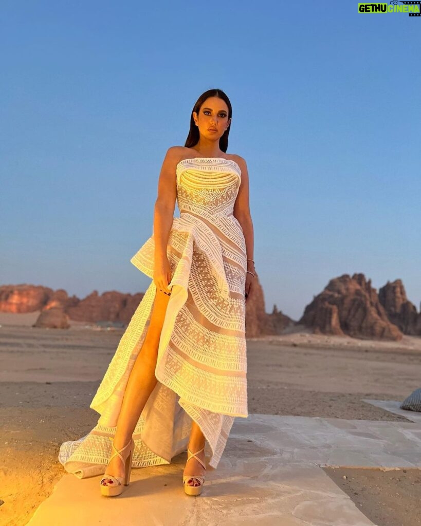 Dorra Instagram - Throwback to those unpublished beautiful shots in this magic place Alula wearing a dress by @maisonyeya Styled by my dear @youmnamoustafa Makeup @monagamalofficial 🤍 #boho chic #boho #style #icon #cinematic #beauty #artistic #dorra #DorraZarrouk AlUla, Saudi Arabia
