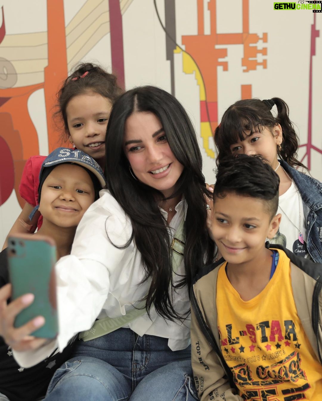 Dorra Instagram - قضيت أوقات جميلة بمشاعر حب حقيقية متبادلة مع أطفال مستشفى 57357 أثناء زيارتي الثالثة لهم وهذه المرة كان التركيز على ال art therapy لان الجانب النفسي والفني مهم أثناء العلاج للترفيه وايضا التعبير عن أنفسهم، دعمنا ليهم بكل الطرق لازم يستمر لشفاءهم وإسعادهم 💕🙏 The Fun Part with Children’s Cancer Hospital #Egypt @57357hospital Much support and love ❤️ #cancer #children #hospital #dorra