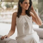 Dorra Instagram - Il faut toujours un hiver pour bercer le printemps 🤍🙏 Wearing @givenchy Stylist @mohamedashraff 📸 @karimmedhat 👁️ @monagamalofficial In our Home by @hanysaad.innovations