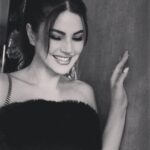 Dorra Instagram - Black swan @ysl @netaporter #black #ysl #totallook #blacklove #dorra #DorraZarrouk Stylist @mohamedashraff 📸 @yousseftayehphotography