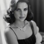 Dorra Instagram - دائما أشعر أنّي انتمي لهذا الزمن 🤍🖤