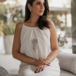 Dorra Instagram - Il faut toujours un hiver pour bercer le printemps 🤍🙏 Wearing @givenchy Stylist @mohamedashraff 📸 @karimmedhat 👁️ @monagamalofficial In our Home by @hanysaad.innovations