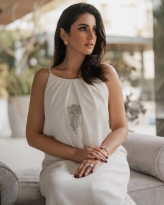 Dorra Instagram - Il faut toujours un hiver pour bercer le printemps 🤍🙏 Wearing @givenchy Stylist @mohamedashraff 📸 @karimmedhat 👁️ @monagamalofficial In our Home by @hanysaad.innovations
