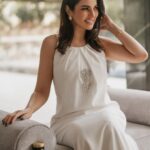 Dorra Instagram - Il faut toujours un hiver pour bercer le printemps 🤍🙏 Wearing @givenchy Stylist @mohamedashraff 📸 @karimmedhat 👁️ @monagamalofficial In our Home by @hanysaad.innovations