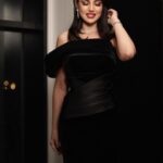 Dorra Instagram - شكرا على جائزة التميز والإبداع عن دوري في مسلسل الأجهر 🎖️شكرا لكل المحبيّن دائما. Dress @nourfathallah Stylist @saeedramzi Jewlery @michaelorojewellery 📸 @salahalkashef Makeup @monagamalofficial Hair @chezrichard New Cairo