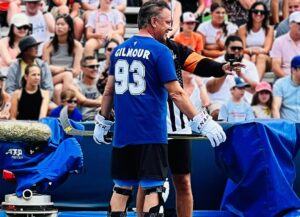 Doug Gilmour Instagram - Had a blast today with Quinton Byfield and Nazem Kadri Ball Hockey Pro V Stars game at the National Bank Open. This is my kind of skating! 
#ballhockey #stars #tennis #NBO #nationalbankopen