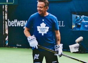 Doug Gilmour Instagram - Had a blast today with Quinton Byfield and Nazem Kadri Ball Hockey Pro V Stars game at the National Bank Open. This is my kind of skating! 
#ballhockey #stars #tennis #NBO #nationalbankopen