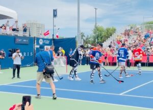 Doug Gilmour Instagram - Had a blast today with Quinton Byfield and Nazem Kadri Ball Hockey Pro V Stars game at the National Bank Open. This is my kind of skating! 
#ballhockey #stars #tennis #NBO #nationalbankopen