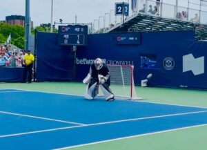 Doug Gilmour Instagram - Had a blast today with Quinton Byfield and Nazem Kadri Ball Hockey Pro V Stars game at the National Bank Open. This is my kind of skating! #ballhockey #stars #tennis #NBO #nationalbankopen