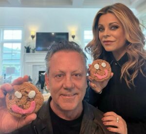 Doug Gilmour Instagram - There’s always something to smile about! Grab a #SmileCookie from @timhortons and help support local charities!

#timhortons #timhortonscanada #helpgiveback #douggilmour #getasmilegiveasmile #dg93