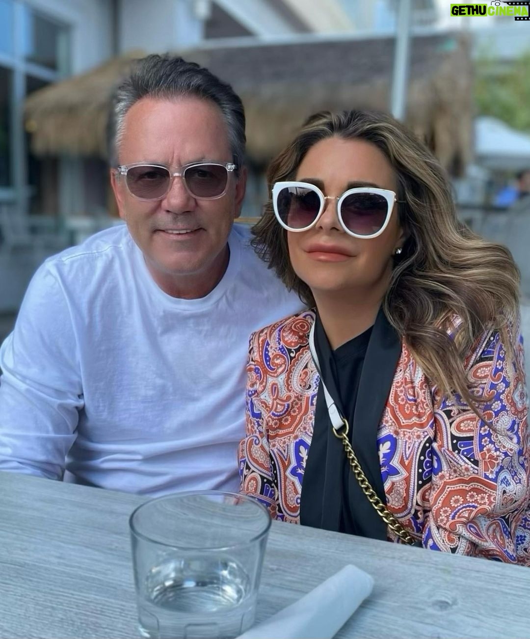 Doug Gilmour Instagram - Happy Valentines Day to my one. Love you to the moon and back @sonya_gilmour_dtpd ❤️