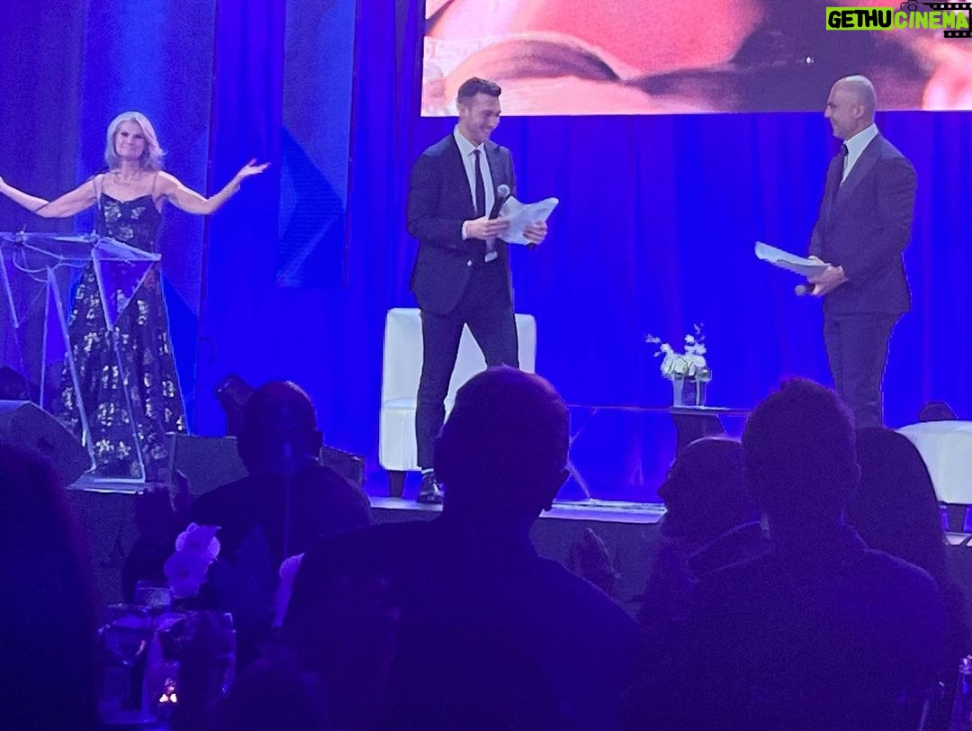 Doug Gilmour Instagram - Had a great time at the @mapleleafs A Night With Blue & White Gala. Met so many great fans and shared a lot of laughs. Great job hosting to @snchrissimpson π #mapleleafs #blueandwhite #blueandwhiteforever #tmlforlife