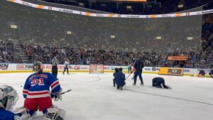 Doug Gilmour Instagram - Had a blast out there for the #nhlskillscompetition just wanted to hit 1,000 career assists!

Thanks to the @nhl @nhlalumniassociation @mapleleafs #nhlallstarweekend