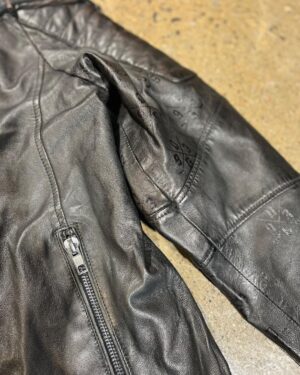 Doug Gilmour Instagram - 🔵 LIMITED EDITION DROP 🔵
Now available the DG93® Vintage Leather Jacket exclusively designed in partnership with @the_coopink and Doug Gilmour! Only 93 available grab one today! **link in bio**

#menswear #menwithstyle #limitededition #douggilmour #dg93
