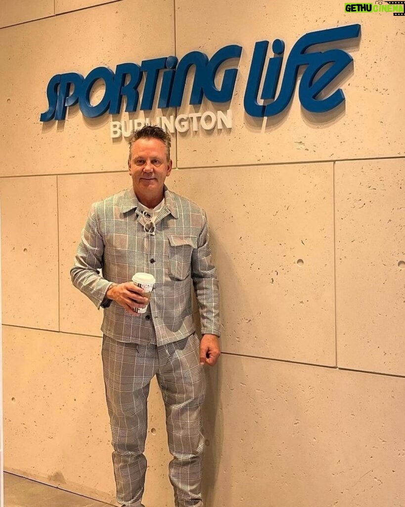 Doug Gilmour Instagram - Had a great time at the grand opening for the new @sportinglifeca at @mapleviewcentre in Burlington today. Thank you to everyone who came out to say hi and take a pic!